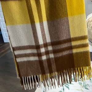 Paul Stuart 100% cashmere scarf